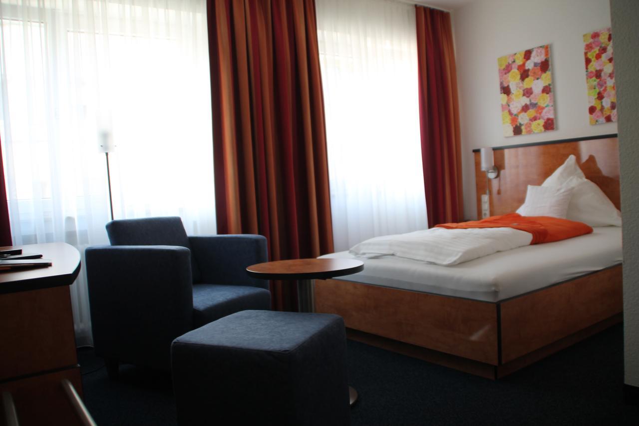 Trip Inn Hotel Zum Riesen 美茵河畔哈瑙 外观 照片